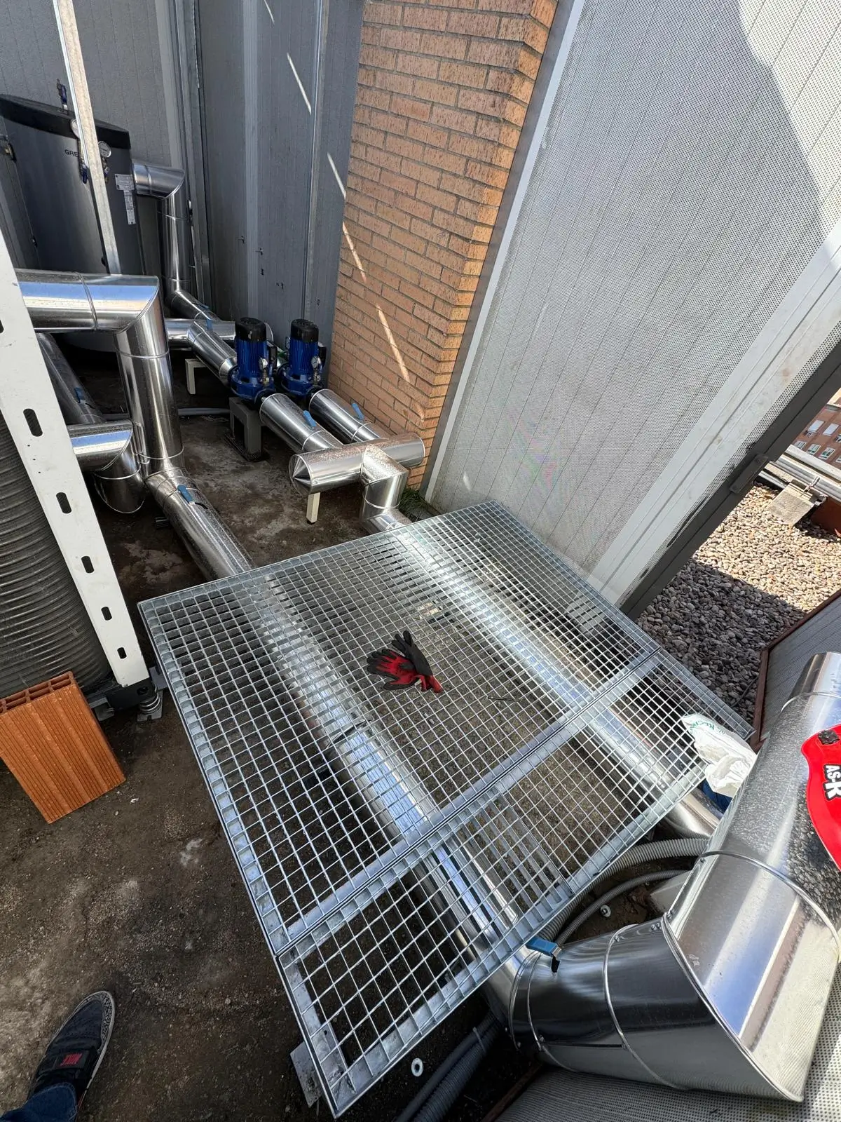 Base estructural con tramex de pletina